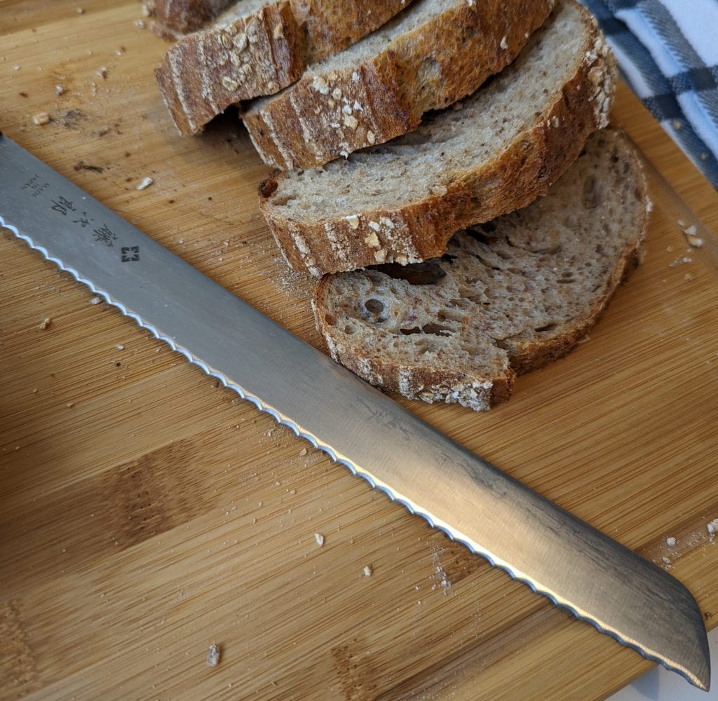 Bread knife and bread slices on a cutting board