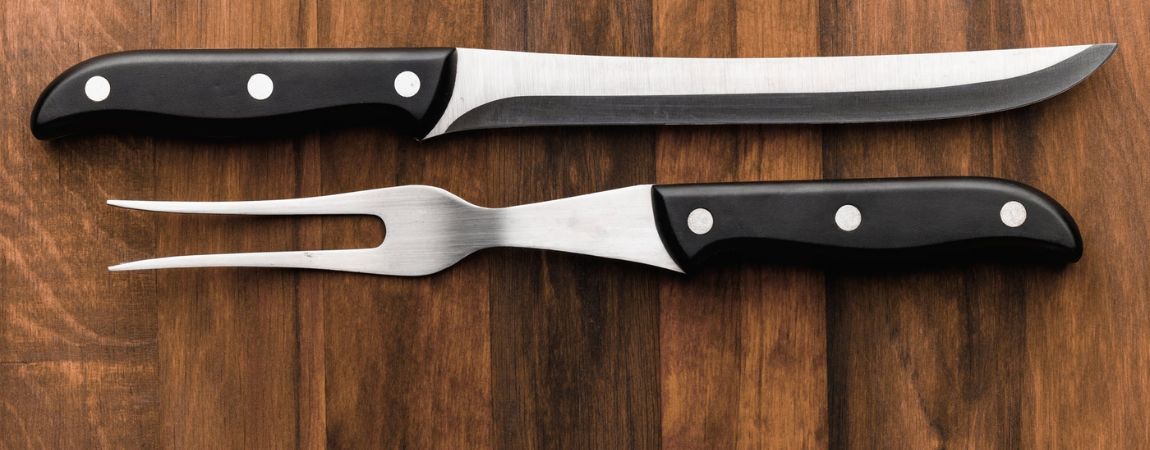 Cutting-board-knife-and-fork